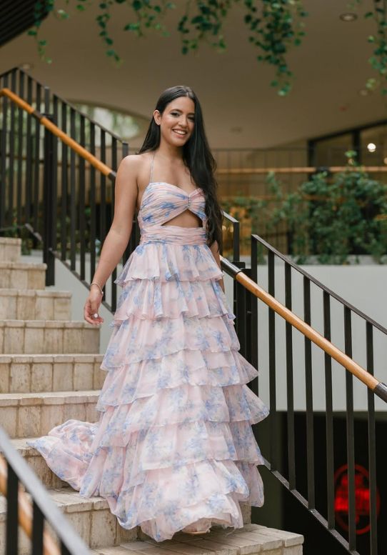 Triunfa como invitada esta wedding season: dónde alquilar tu vestido